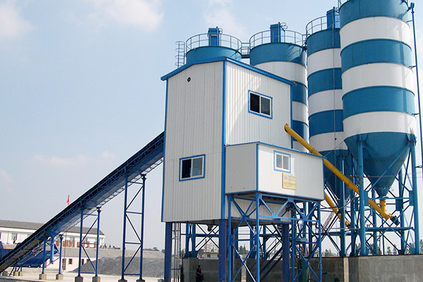 Belt conveyor type concrete batching plant